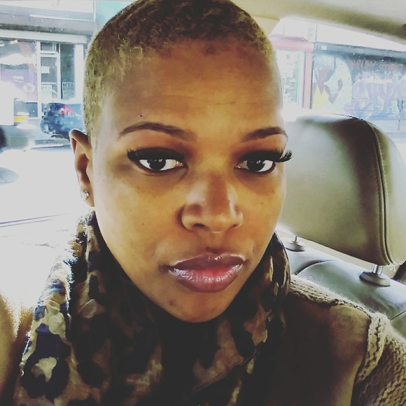 Meet your Posher, Janine - Picture 1 of 1